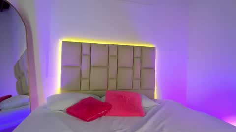 Snapshot of eve__queen chatting on 09.21.25 Eva Queen online show from 09.21.25