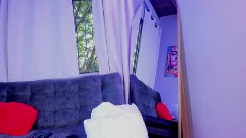 Snapshot of eve__queen chatting on 11.04.25 Eva Queen online show from 11.04.25