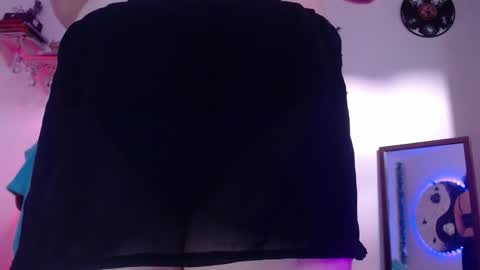 Snapshot of eve_blue77 chatting on 09.14.25 Eve Blue  friends. IG eve blue77 TW EveBlue 1 OF eveblue7 online show from 09.14.25