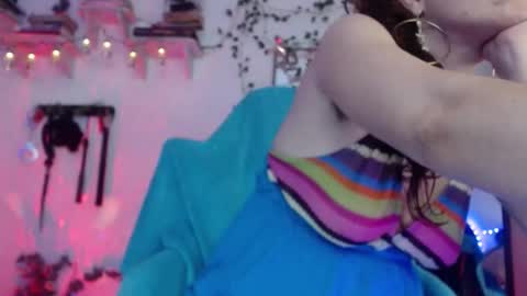 Snapshot of eve_blue77 chatting on 09.17.25 Eve Blue  friends. IG eve blue77 TW EveBlue 1 OF eveblue7 online show from 09.17.25