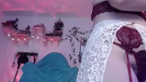 Snapshot of eve_blue77 chatting on 09.18.25 Eve Blue  friends. IG eve blue77 TW EveBlue 1 OF eveblue7 online show from 09.18.25