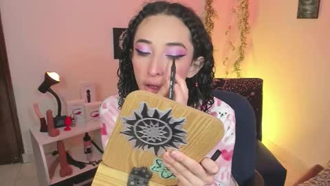 Eve Jane  online show from 09.18.25