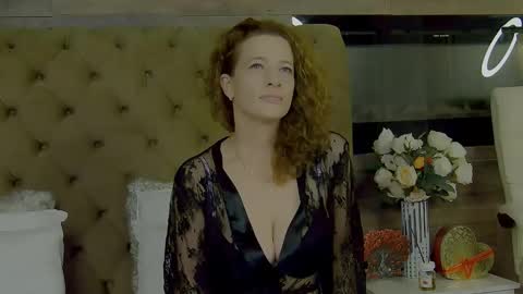 EveHamilton online show from 10.04.25