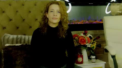 Snapshot of evehamilton chatting on 01.17.26 EveHamilton online show from 01.17.26