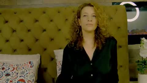 Snapshot of evehamilton chatting on 02.02.26 EveHamilton online show from 02.02.26