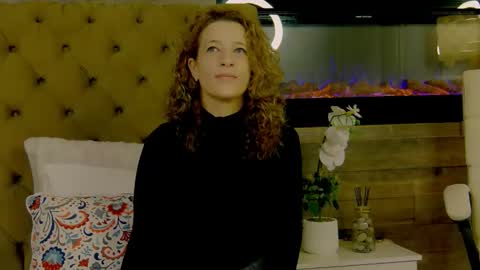 Snapshot of evehamilton chatting on 02.05.26 EveHamilton online show from 02.05.26