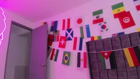 evelin__thompsson online show from 07.04.26