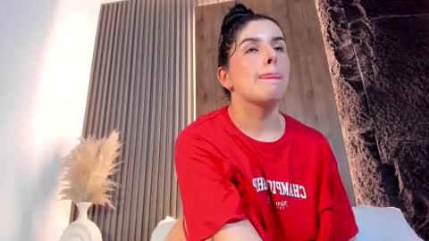 E V E L I N online show from 11.11.25