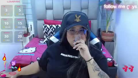 Snapshot of evelin_zaens chatting on 06.20.26 evelin zaens online show from 06.20.26