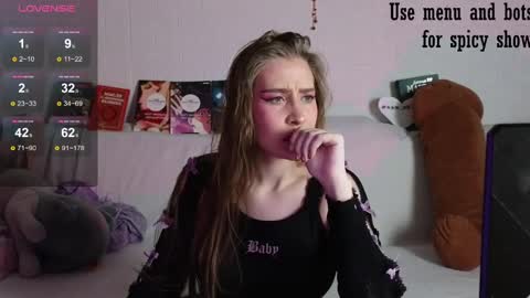 Snapshot of evelina_mi chatting on 01.10.25 Evelina online show from 01.10.25