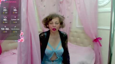 Snapshot of evelinaxlove chatting on 10.19.25 Evelina Love online show from 10.19.25