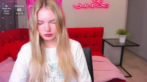 Snapshot of evelineamore chatting on 07.22.26 Eveline online show from 07.22.26