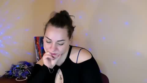 Snapshot of evelineli chatting on 02.14.25 Lydia online show from 02.14.25
