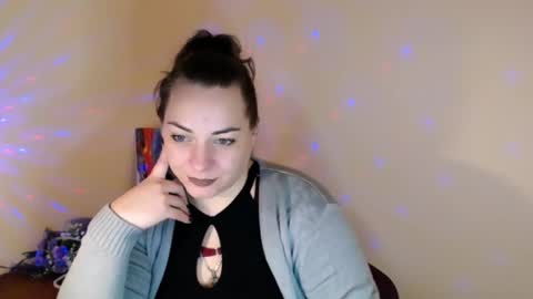 Snapshot of evelineli chatting on 02.25.25 Lydia online show from 02.25.25