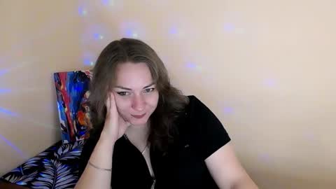 Snapshot of evelineli chatting on 09.10.25 Lydia online show from 09.10.25
