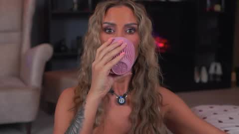 Evelyn online show from 04.14.26