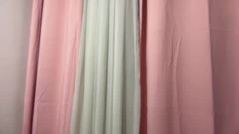 E V E L Y N  online show from 12.18.25