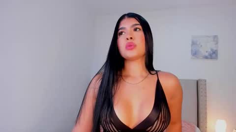 Snapshot of evelyn_montoya chatting on 10.27.25 Evelyn online show from 10.27.25