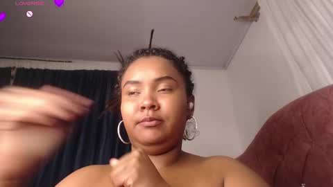 Evelyn Sandoval online show from 03.10.25