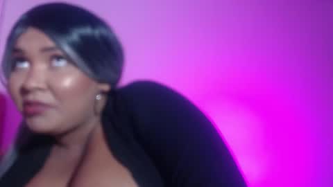 Evelyn Sandoval online show from 10.10.25