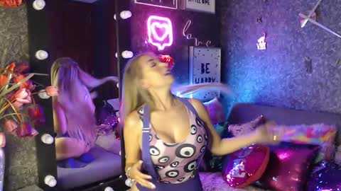 EvelynaGrey online show from 12.13.24