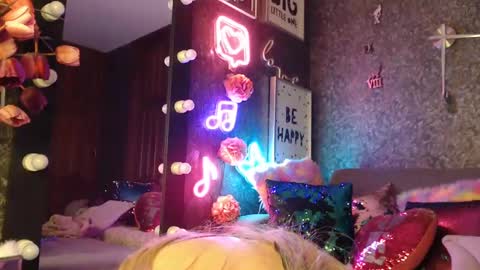EvelynaGrey online show from 12.15.24