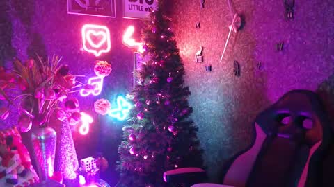 EvelynaGrey online show from 12.19.24