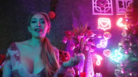 EvelynaGrey online show from 12.19.24