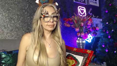 EvelynaGrey online show from 12.23.24