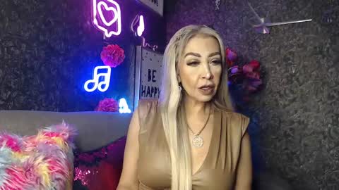 EvelynaGrey online show from 01.25.25