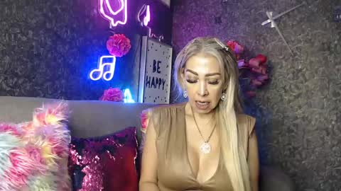 EvelynaGrey online show from 01.25.25