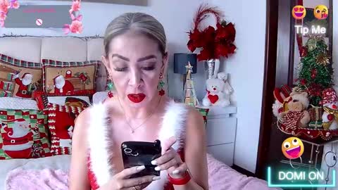 EvelynaGrey online show from 12.19.25