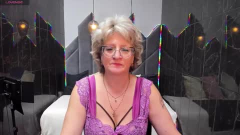 Evelyn online show from 09.22.25