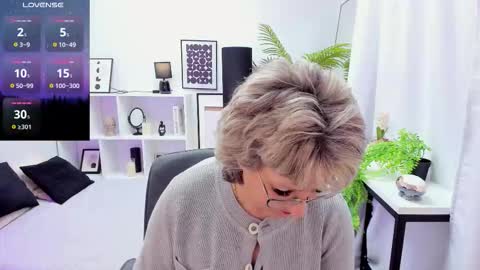 Evelyn online show from 11.21.25