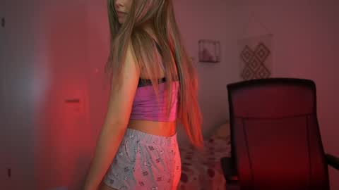 Snapshot of evelyncage_ chatting on 12.18.24 evelyncage_ online show from 12.18.24