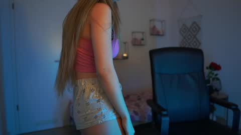 Snapshot of evelyncage_ chatting on 02.04.25 evelyncage_ online show from 02.04.25