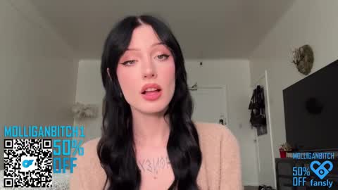 Evelyn online show from 02.12.25