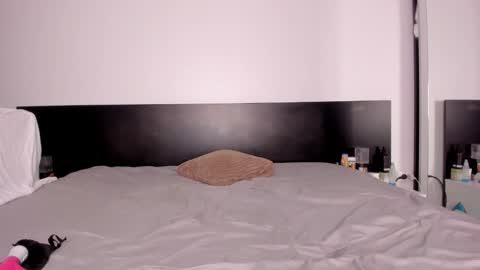 Snapshot of evelynneshawn chatting on 10.01.25 Evelyne online show from 10.01.25