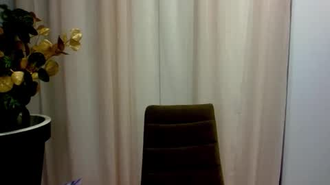 Snapshot of evemilf chatting on 09.15.25 EveMilf online show from 09.15.25