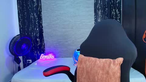 Snapshot of evemilk chatting on 02.11.26 evelin 3 online show from 02.11.26