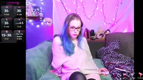 Snapshot of everlyester chatting on 11.06.25 Evie online show from 11.06.25