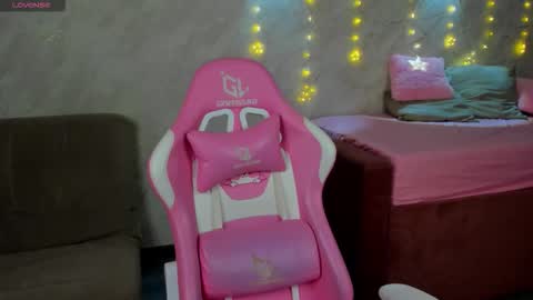 Evi online show from 12.18.25