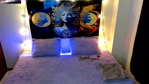 Evie99  online show from 10.17.25