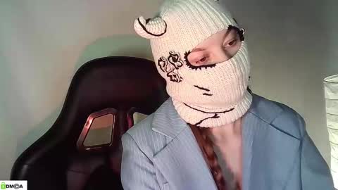 Snapshot of evie_muna chatting on 05.14.26 Renesme White Im here from Monday to Friday online show from 05.14.26