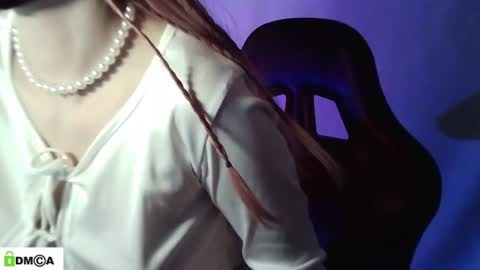 Snapshot of evie_muna chatting on 07.06.26 Renesme White Im here from Monday to Friday online show from 07.06.26