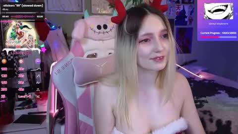 Snapshot of evie_rosen chatting on 01.01.25 Evie online show from 01.01.25