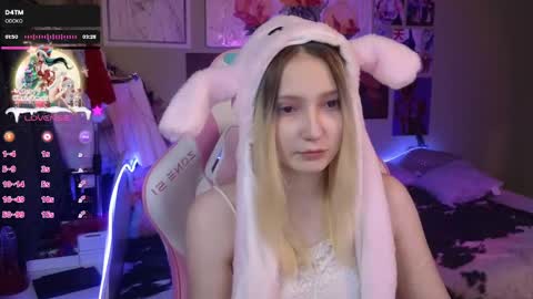 Snapshot of evie_rosen chatting on 01.05.25 Evie online show from 01.05.25