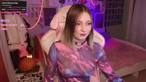 Snapshot of evie_rosen chatting on 10.24.25 Evie online show from 10.24.25