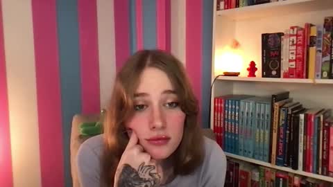 Snapshot of eviecam chatting on 10.14.25 Evie3 online show from 10.14.25