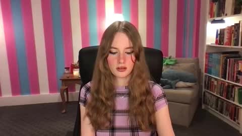 Snapshot of eviecam chatting on 12.18.25 Evie3 online show from 12.18.25